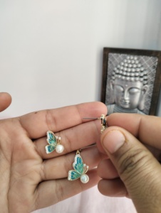 Conjunto de Colgante de Mariposa con Perlas de Agua Dulce y Madreperla, Chapado en Oro, Venta al por Mayor - Product Image 2