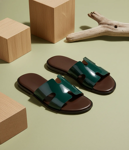 Chaussons en cuir de luxe pour hommes, semelle en caoutchouc antidérapante, sandales plates confortables pour la maison, la plage et la marche décontractée - Product Image 1