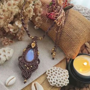 สร้อยคอทำมือสไตล์มาคราเม่ ประดับมุกน้ำจืด สายทองแดงปรับได้ พร้อมอัญมณีบำบัดรักษา  งานแฮนด์เมด วัสดุโลหะผสมสังกะสี เหมาะสำหรับเป็นของขวัญวันครบรอบ - Product Image 1