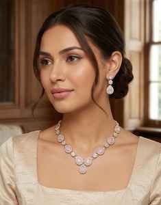 Conjunto de Collar y Pendientes Tradicionales Étnicos de Aleación Chapada en Oro con Diseño de Flor de Coral para Mujer, Ideal para Compromiso, Aniversario y Boda - Product Image 1