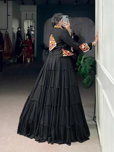 Lehenga de rayón con diseño Gamthi y trabajo de espejo, con blusa y chaqueta, completamente cosido, listo para usar, colección especial Navratri. - Product Image 5