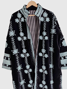 Chaqueta de Terciopelo Negra con Bordado Floral, Cuello Mandarín, Manga Larga, Estilo Prairie Chic, Talla Grande, Ropa de Invierno para Mujer - Product Image 3