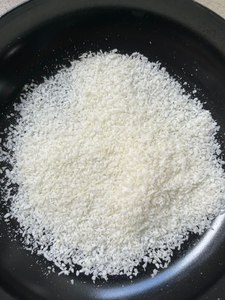 NOIX DE COCO DÉSHYDRATÉE DE TAILLE MOYENNE Viande de noix de coco pure Durée de conservation de 12 mois - Product Image 1