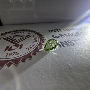 เพชรทรงลูกแพร์สีเขียวสดใส 1 กะรัต คุณภาพ VS1 ได้รับการรับรองจาก IGI เพชรเพาะเลี้ยงแบบปล่อย - Product Image 2