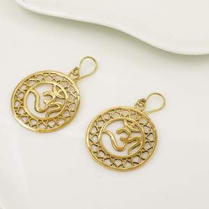 Boucles d'oreilles pendantes plaquées or avec symbole Om, style hindou religieux tendance, bijoux unisexes en laiton - Product Image 5