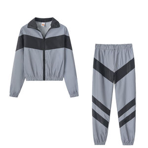 Ensemble deux pièces décontracté en nylon pour femme avec logo personnalisé OEM, survêtement coupe-vent streetwear personnalisé pour femme - Product Image 5