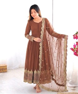 Salwar Kameez en rayonne marron avec dupatta brodé, tenue de mariage indienne traditionnelle pour femme, coupe ample longueur ras du sol - Product Image 2