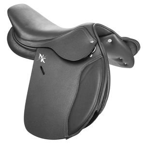 Selle d'équitation de saut d'obstacles haut de gamme en cuir véritable avec arceau en bois, selle anglaise durable, équipement équestre pour cavaliers du Pakistan - Product Image 1