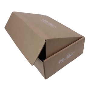 Boîtes de papier ondulé UV à montage automatique avec logo personnalisé Emballage de chaussure en carton pour vêtements fabriqués au Vietnam Expédition de cadeaux à usage industriel - Product Image 1