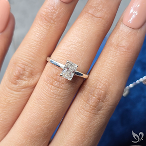 Anillo de Compromiso Solitario de Oro Sólido de 10K con Diamante Cultivado en Laboratorio de Corte Radiante de 1CT Certificado por IGI para Mujer - Lujo para Bodas y Aniversarios - Product Image 3