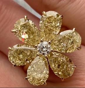 Anillo de Moissanita con Gema Amarilla en Forma de Pera, Diseño Floral Único, Plata 925 Original, Regalo de Propuesta de Diseño Exclusivo para Enamorados - Product Image 3