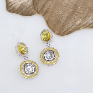 Pendientes de ópalo chapados en rodio para mujer con incrustaciones rosas y piedras redondas de corte brillante - Product Image 5
