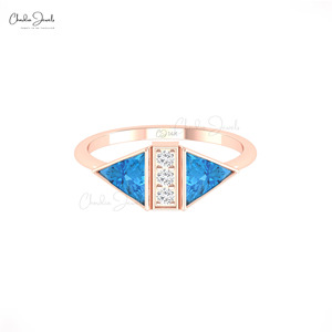 Anillo de Compromiso de Oro Fino de 14K de Alta Calidad con Diamantes y Topacio Azul Suizo de Corte Triangular de 6mm, Regalo Romántico para Novia - Product Image 3