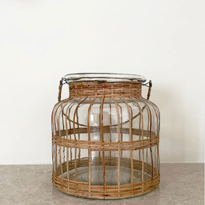 Grande lanterne pyramidale moderne en acier inoxydable avec verre transparent et poignée en bois, disponible à prix de gros. - Product Image 3
