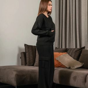 <b>Women</b> <b>Black</b> Two Piece Lounge Set Long Sleeve Sweatshirt Matching Relaxed Fit Pants Minimalist Casual Homewear Custom OEM Apparel - Product Image 5