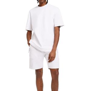 Ensemble T-shirt et short pour homme, tendance, entièrement personnalisable, léger, facile à porter, respirant, confortable, de la meilleure qualité. - Product Image 1