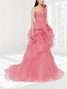 Robe vintage romantique personnalisée en satin rose bébé |   Robe de mariée longue et bouffante avec traîne chapelle, ornée de cristaux et de fleurs, idéale pour les séances photo - Product Image 4