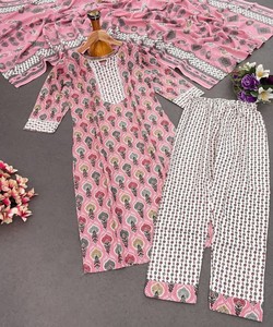 ชุดเสื้อผ้าฝ้ายผสมพิมพ์ลายฟอยล์สุดหรู พร้อมผ้าคลุมไหล่ สำหรับใส่ทุกวัน ราคาขายส่ง เสื้อผ้าชาติพันธุ์ สีชมพู - Product Image 3