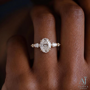 Anillo de Compromiso de Moissanita con Corte Ovalado, Oro Amarillo de 14K, Chapado en Oro, con Engaste de Garras, para Mujer - Product Image 1