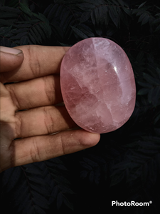 Pierre de paume en quartz rose poli de qualité supérieure, pierre précieuse naturelle de guérison, cristal de poche pour la méditation, le bien-être et l'amour - Product Image 2