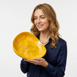 Plato Redondo de Resina Hecho a Mano, Pulido, Diseño Moderno y Lujoso, Color Amarillo Sólido, Apto para Alimentos, Ecológico, para Servir en Fiestas - Product Image 1
