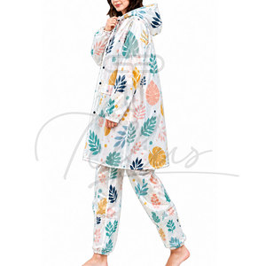 Conjunto de Traje Impermeable y Cortavientos de Dos Piezas para Mujer con Capucha, Chaqueta y Pantalones - Venta al por Mayor - Product Image 3