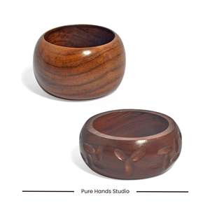 Brazalete Artesanal de Madera Sisso, Joyería Tropicalia Woodland, Acabado Hexagonal y Diseños Incrustados, Pulido Satinado, Joyería Artesanal - Product Image 1