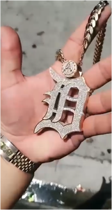 Pendentif et breloque hip-hop haut de gamme personnalisés en moissanite 925 massif, style VVS glacé avec chaîne à maillons - Product Image 2