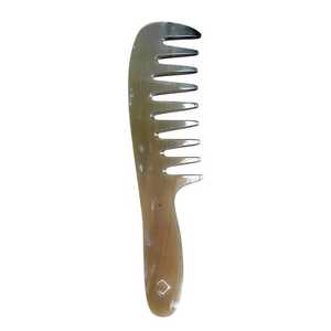 Peigne de poche artisanal en corne de vache, respectueux de l'environnement, à bords lisses et forme naturelle, idéal pour les voyages et les soins capillaires quotidiens - Product Image 2