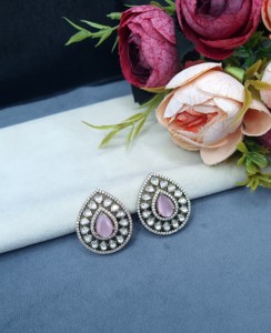Boucles d'oreilles clous en Kundan plaqué or antique motif goutte d'eau, boucles d'oreilles clous de luxe en pierre précieuse en forme de poire, boucles d'oreilles clous en pierre en forme de larme - Product Image 2