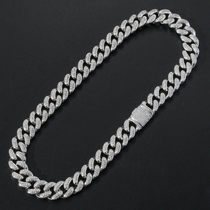 Collar de Cadena Cubana de Plata de Ley 925 con Moissanita, el Más Vendido, con Acabado Brillante y Suave, Disponible para la Venta - Product Image 1