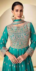 Traje Anarkali Chinon de talla única con bordado de hilo y lentejuelas para la colección india y pakistaní - Product Image 4