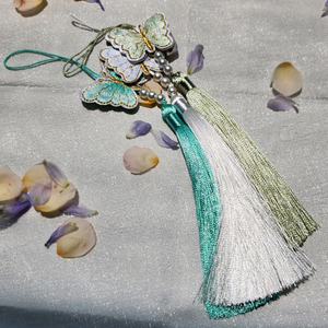 Norigae Coreano Hecho a Mano, Colgante de Mariposa Tradicional con Borla de Seda Bordada y Adorno de Perlas, Accesorio para Hanbok - Product Image 1