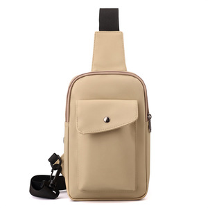 Elegante Bolso Cruzado de Cuero para el Pecho con Material Resistente, Correa de Hombro Ajustable y Diseño Moderno para Uso Diario al Aire Libre - Product Image 2