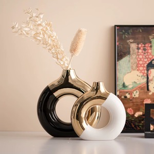 Jarrón de Cerámica Tricolor, Diseño Escandinavo Minimalista, Jarrón de Flores de Cerámica Hecho a Mano, Elegante Adorno para el Hogar - Product Image 1