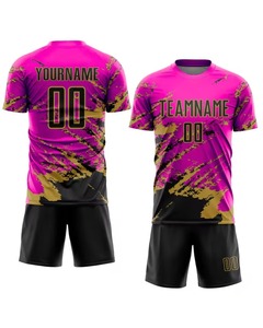 ชุดเสื้อฟุตบอลชายพร้อมกางเกงขาสั้น พิมพ์ลายได้ตามต้องการ แห้งเร็ว ผลิตจากโพลีเอสเตอร์ 100% ออกแบบสำหรับฤดูร้อน เหมาะสำหรับโรงเรียน วิทยาลัย และสโมสรฟุตบอล - Product Image 2