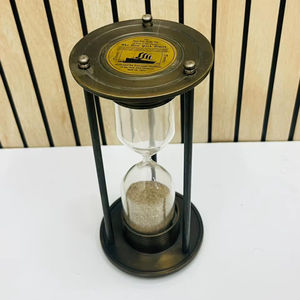 Reloj de Arena de Aluminio con Acabado Negro Antiguo de 8'' con Diseño 3D de Ángel Animal |   Pie Decorativo Vintage para Mesa de Graduación - Product Image 1