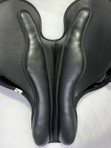 Selle de course noire et rouge de qualité supérieure, selle de saut en cuir PU, selle d'exercice avec quincaillerie en laiton - Product Image 3