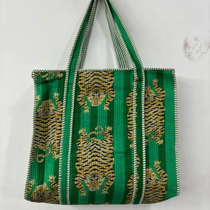 Sac fourre-tout matelassé vintage en coton noir style western avec poignée florale et bandoulière pour femme, été comme hiver - Product Image 1