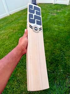 Batte de cricket en saule anglais à manche court, édition limitée SS - Product Image 2