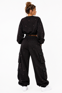 Conjunto Deportivo Oversize para Mujer con Pedrería: Sudadera con Cuello Redondo, Hoodie Corto y Pantalones Cargo Holgados Estilo Urbano - Product Image 2