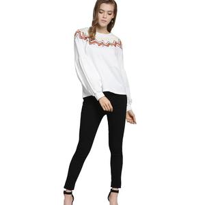 Vente en gros de nouveaux sweats d'hiver doux et chauds pour femmes couleurs personnalisées avec insigne de logo personnalisé sur le devant prix bon marché - Product Image 1