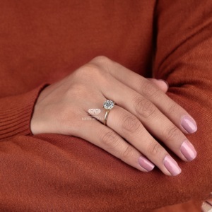 Bague de fiançailles en diamant rond, or 14 carats, solitaire, minimaliste, délicate, bague de mariée, bague de demande en mariage, cadeau d'anniversaire pour elle - Product Image 2