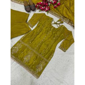 Ensemble de vêtements de fête pour femmes de créateur haut-bas et Dupatta avec broderie élégante - Product Image 1