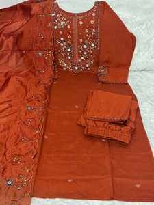 Ensemble Kurti en soie brodé et fait main avec dupatta pour femmes, style ethnique traditionnel, tenue décontractée, coupe classique - Product Image 4