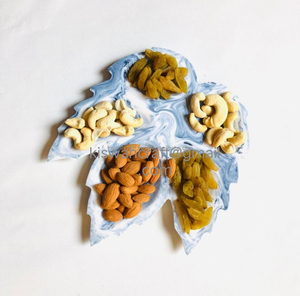 Plat de service moderne et élégant en résine en forme de feuille pour fruits secs Thali en plusieurs couleurs pour la maison et les hôtels Plateau ménager de qualité - Product Image 1