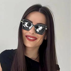 2025 Trendy Designer Metal Frame Shades Oversized Vintage Sun Glasses High Quality Women Men Y2K <b>Sunglasses</b> - Product Image 3