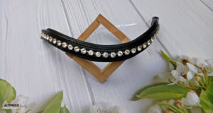 Frontal en cuir noir rembourré avec cristaux transparents pour concours hippique et événements spéciaux - Product Image 2