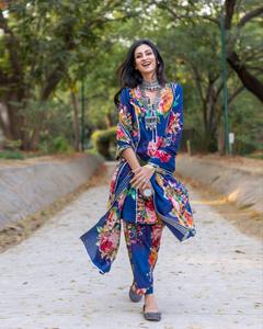 ชุดส่าหรีผู้หญิง NIYANI ลายดอกไม้สีฟ้าสำหรับฤดูร้อน ผ้าโพลีเอสเตอร์ แห้งเร็ว ทรงปกติ ความยาวระดับข้อเท้า สวมใส่สบายๆ - Product Image 4
