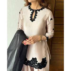 Magnifique ensemble haut-bas et dupatta en tissu mousseline pour une tenue de soirée élégante - Product Image 3